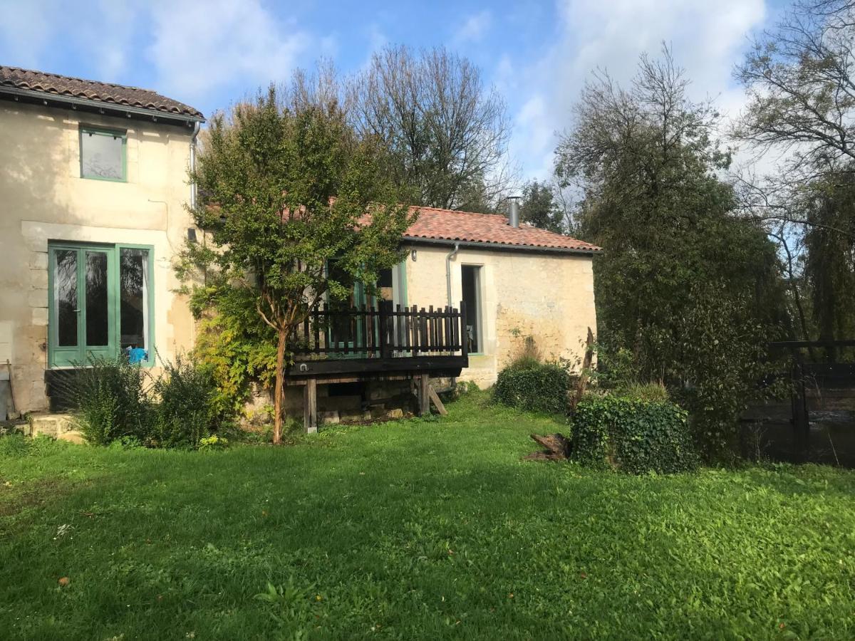 Ancien Moulin A Eau Sur La Seugne Apartment Mosnac  Exterior foto