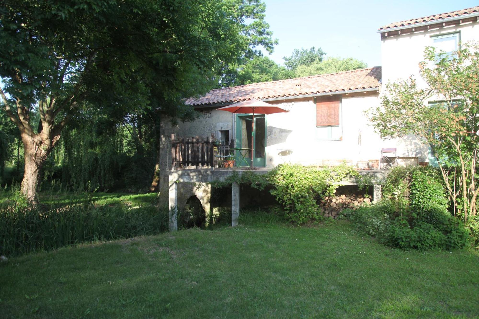 Ancien Moulin A Eau Sur La Seugne Apartment Mosnac  Exterior foto