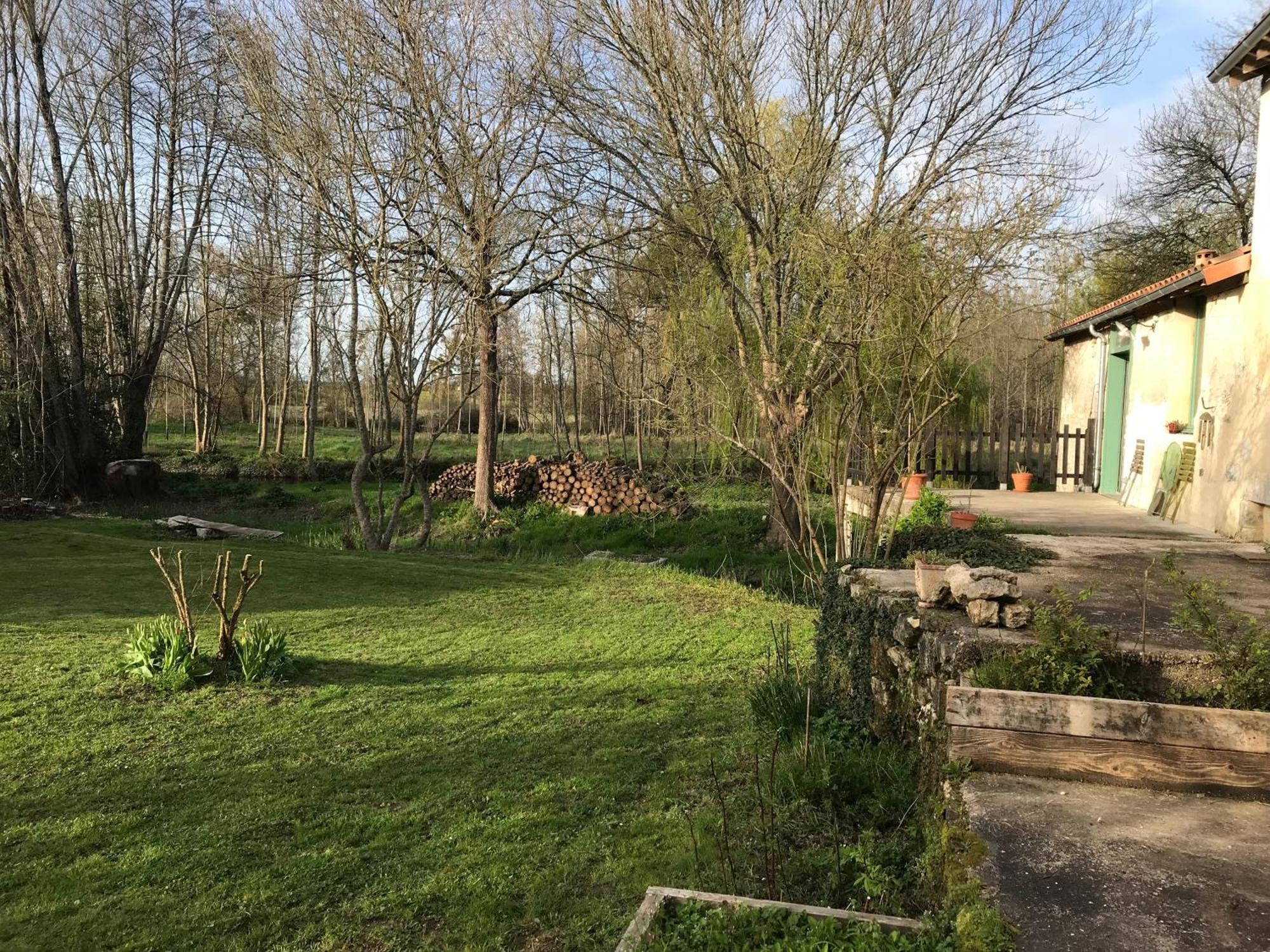 Ancien Moulin A Eau Sur La Seugne Apartment Mosnac  Exterior foto